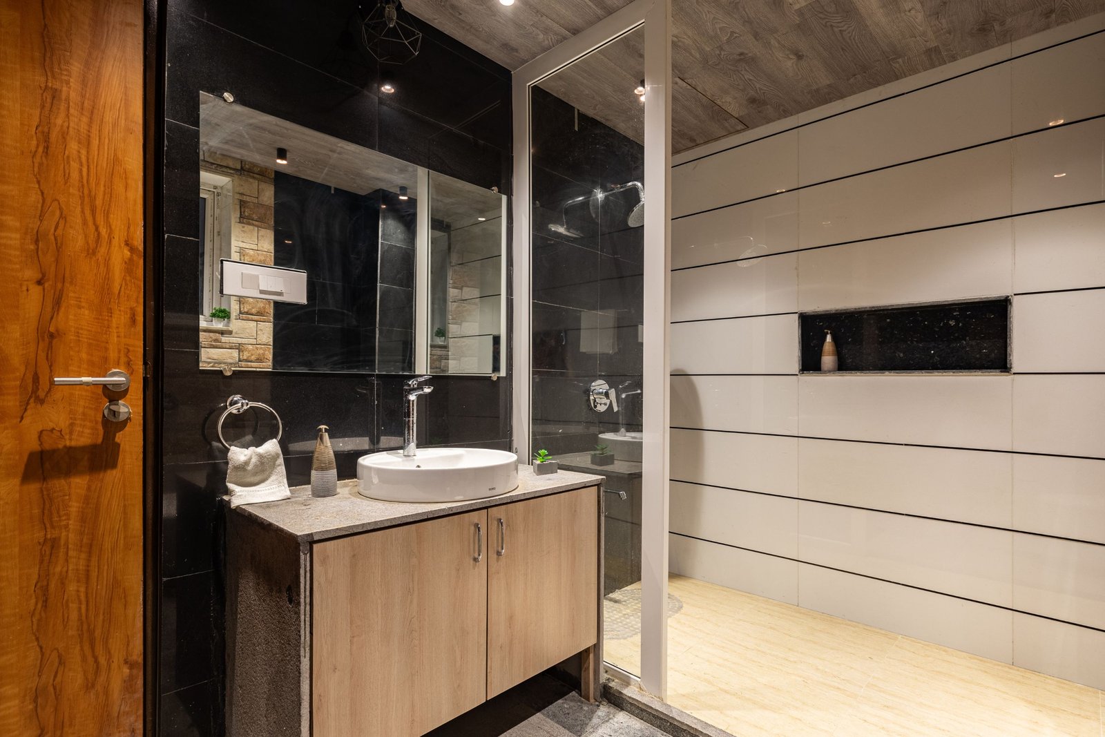 Coastal Diaries Restaurant — Bathroom