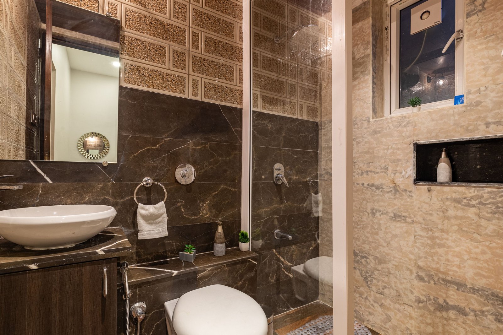 Coastal Diaries Restaurant — Bathroom