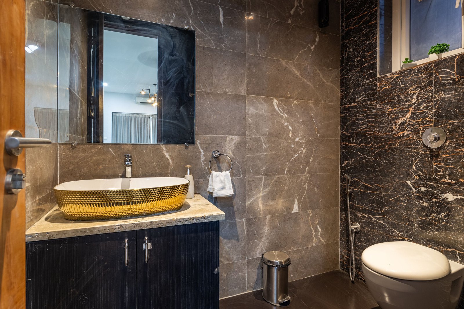 Coastal Diaries Restaurant — Bathroom