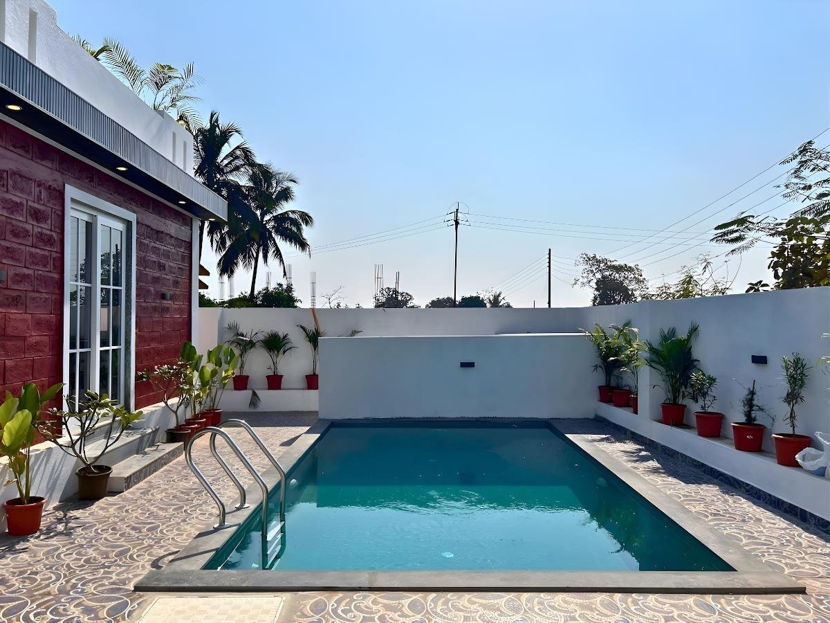 Coastal Diaries Restaurant — Pool