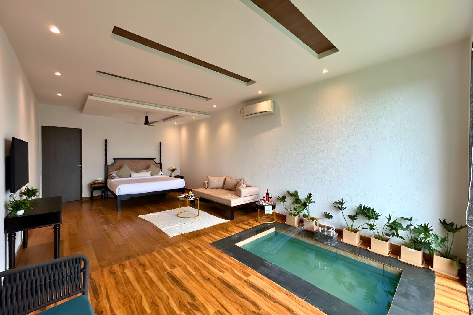Coastal Diaries Restaurant — Suite bedroom