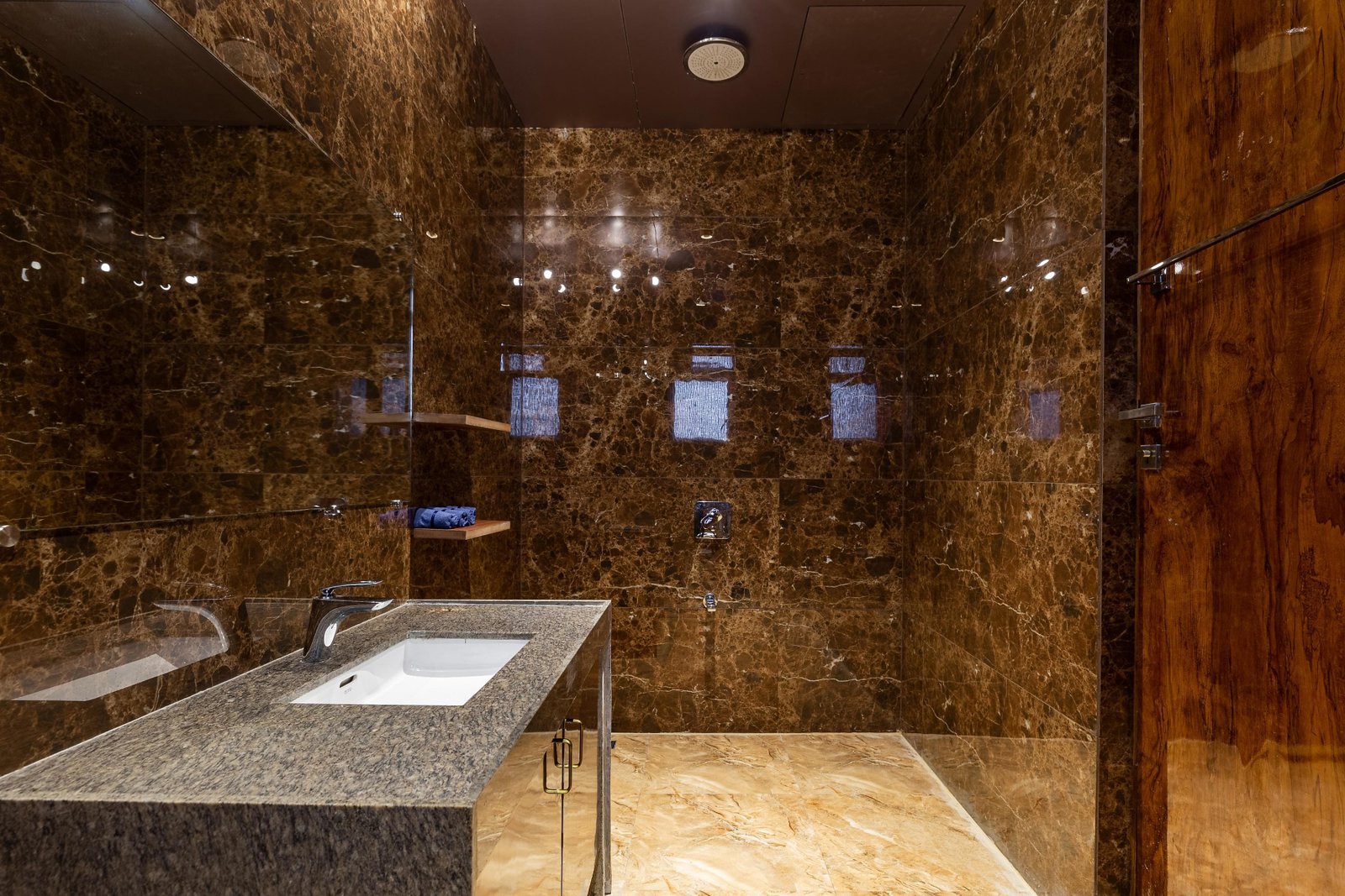 Coastal Diaries Restaurant — Bathroom