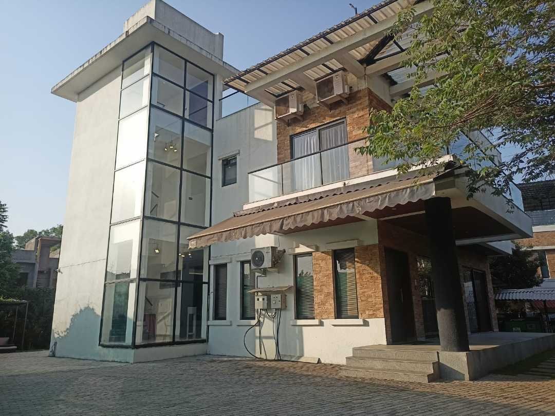Coastal Diaries Restaurant — Outdoors
